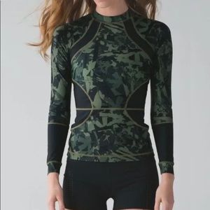 Lululemon athletica Suns out camouflage print rash guard, swimwear, surf, NWT 2